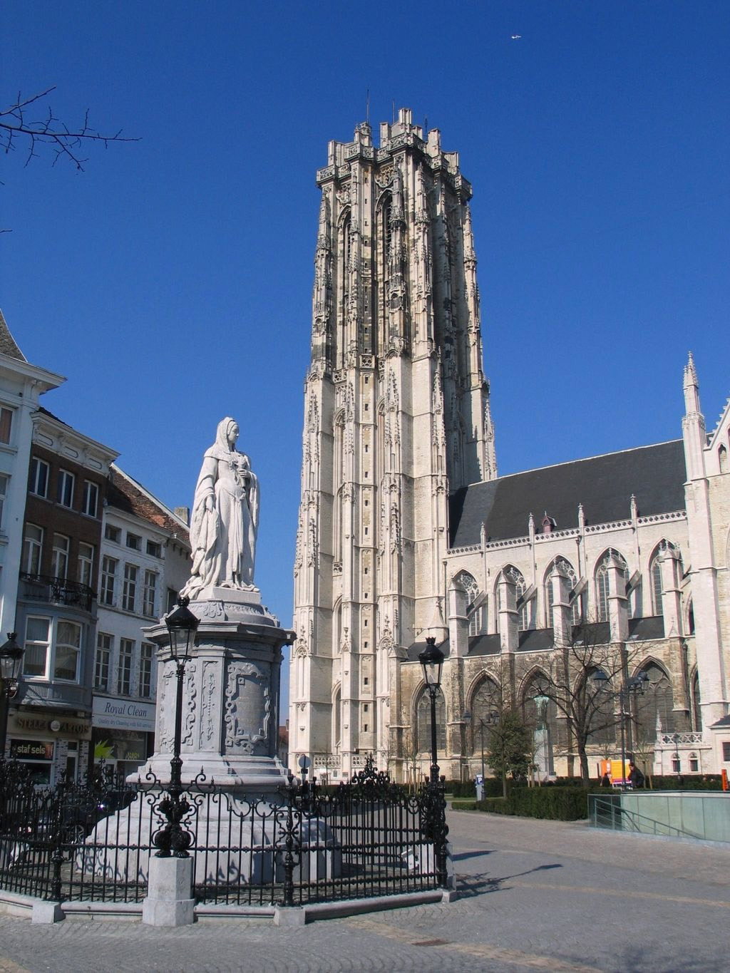 Sint Romboutskathedraal Mechelen Hobbit Hotel